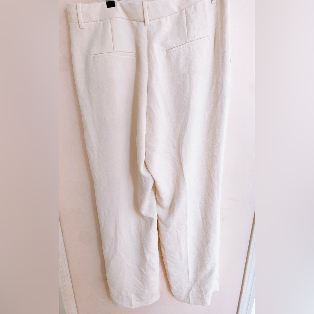 Aritzia The Effortless Pant™ Curve-Fit - Crepette™ - Picture 4 of 9
